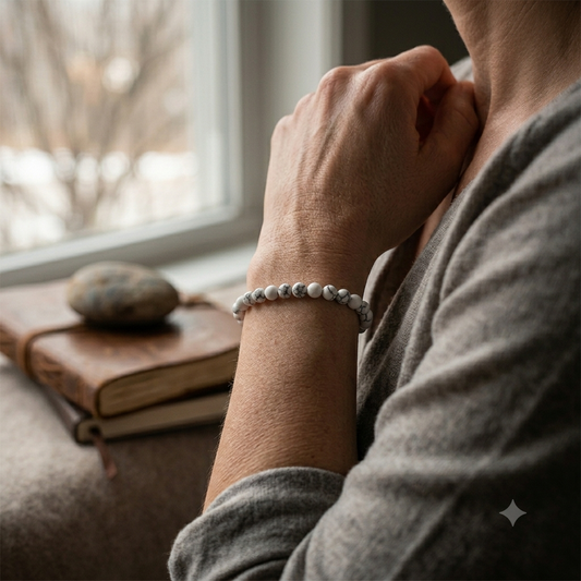 »Traurigkeit loslassen« Blockadenlöser-Armband aus echtem weißen Howlith inkl. abgebrochenem Stern