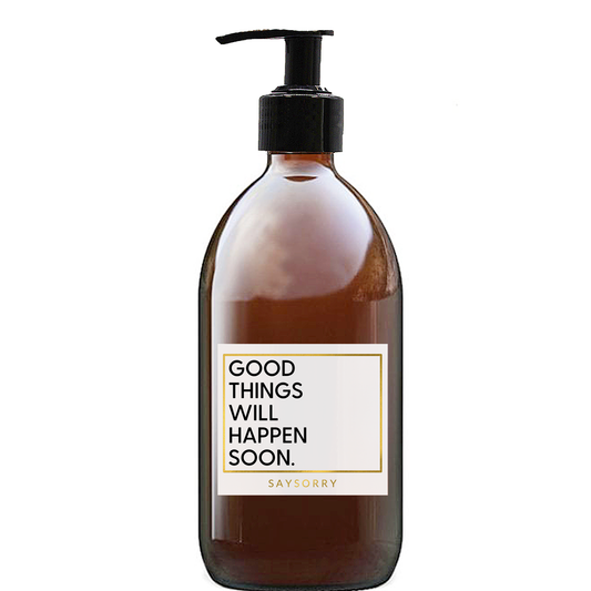 Sandelholz Handseife »Good things will happen soon« in nachfüllbarer Glasflasche